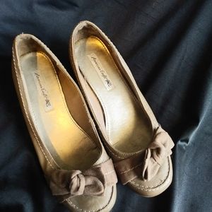 American Eagle tan slip on shoes